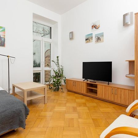 Downtown Studio Apartment By The Park By Noclegi Renters وارسو المظهر الخارجي الصورة
