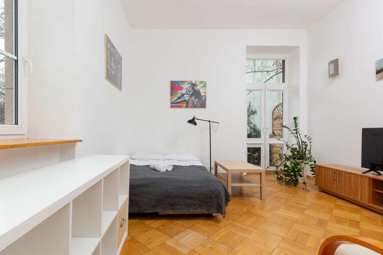 Downtown Studio Apartment By The Park By Noclegi Renters وارسو المظهر الخارجي الصورة